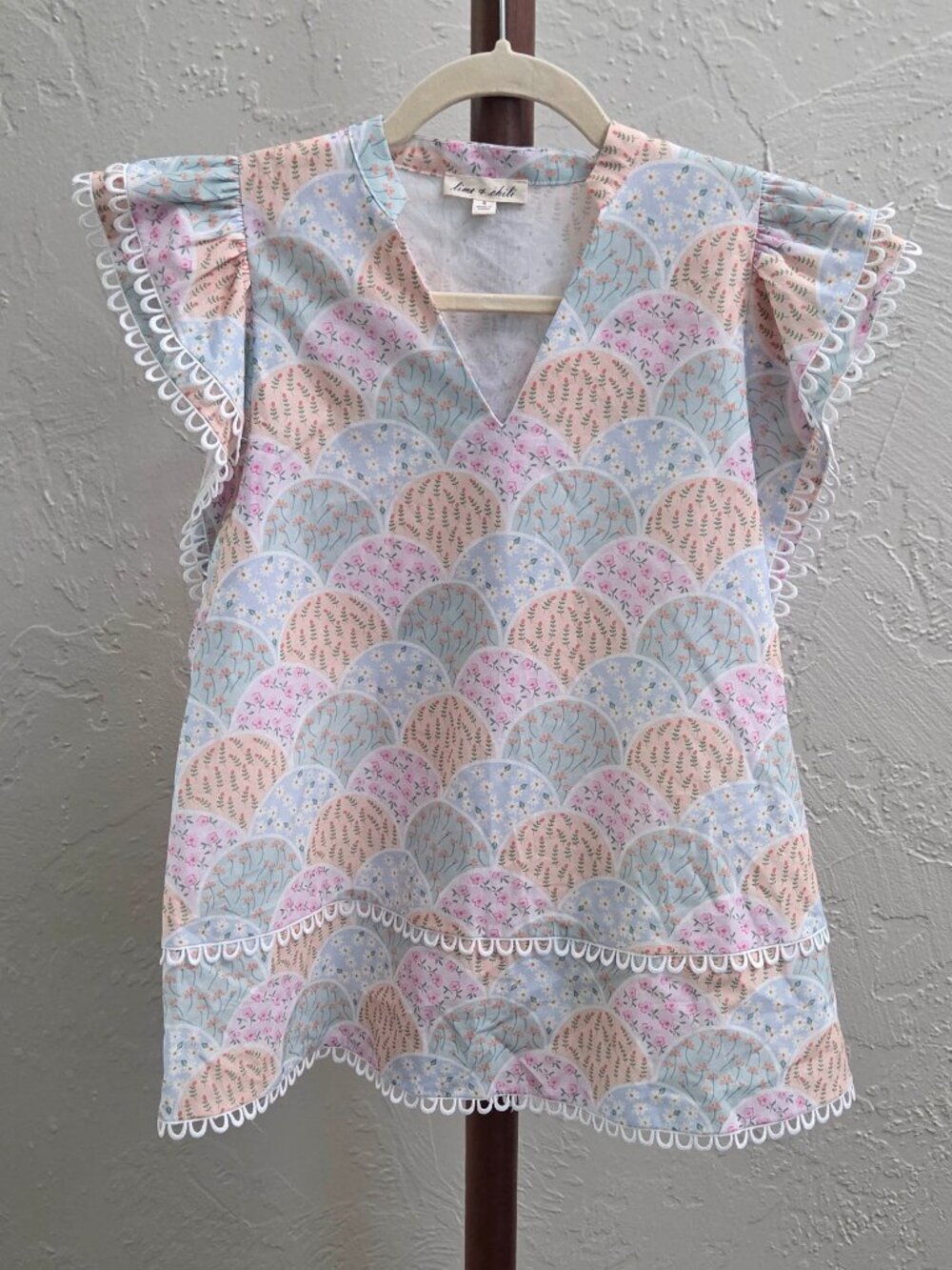 T22.‎ Floral Print Flutter Sleeve Top
